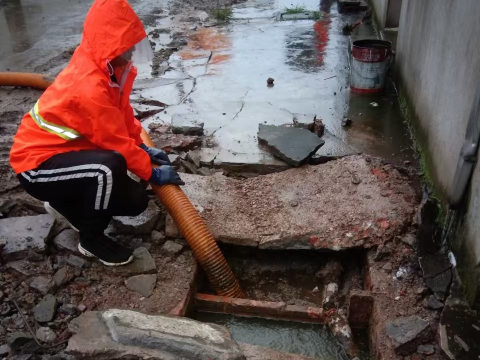 靖江专业清理污水池 炜誉市政以规范流程守护城市 “肠道”